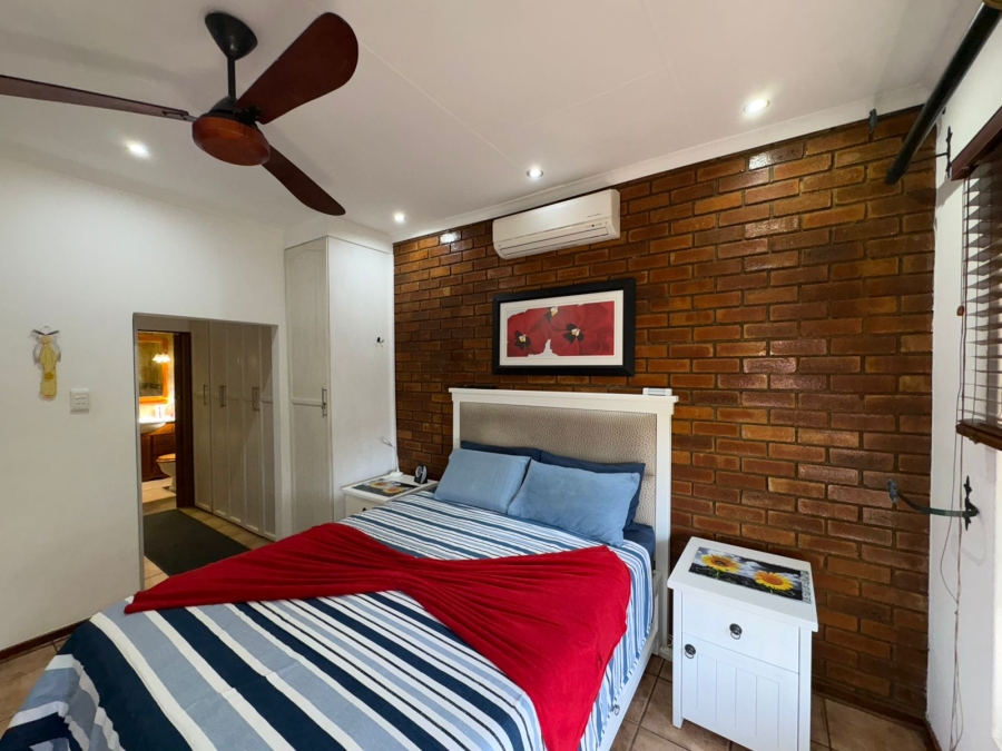 5 Bedroom Property for Sale in Safari Gardens North West